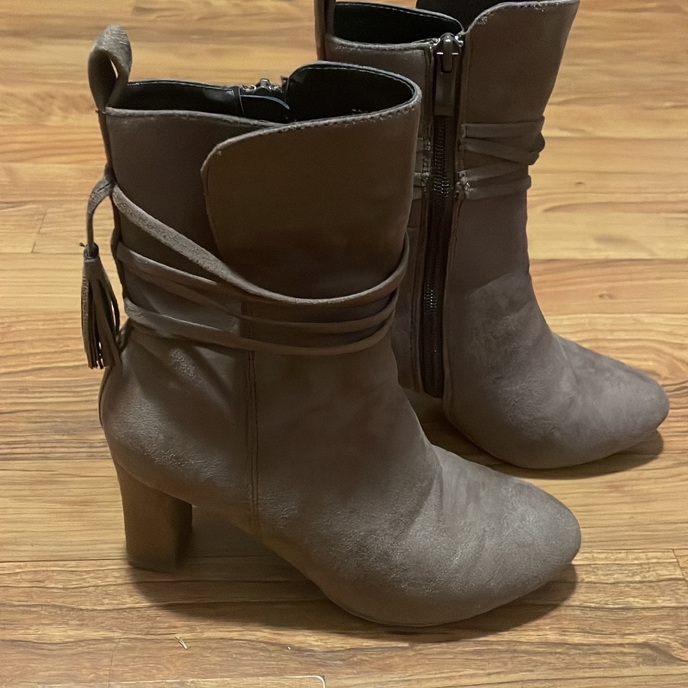 Zuri Women's Ankle Boots Size 5.5